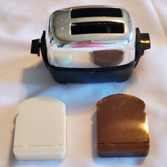 Vintage 1950s Toaster and Toast Salt & Pepper Shakers GUC - Picture 3 of 6